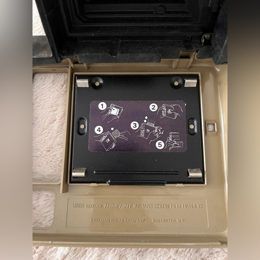 Kodamatic Instant Camera - Picture 6 of 7